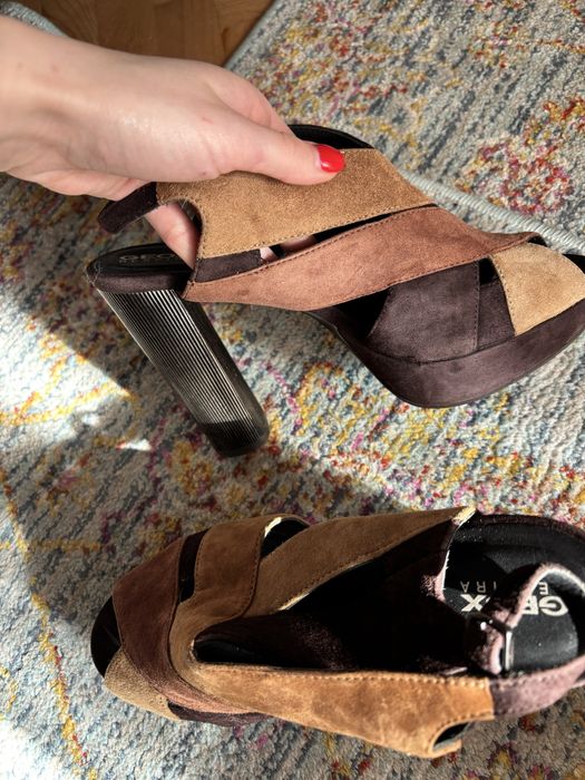 Sandale cu toc Geox piele intoarsa