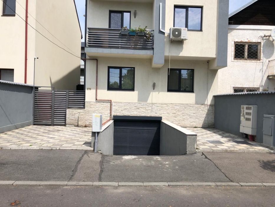 Vand Garaj complet 5 locuri de parcare strada Jimbolia nr.170 variante