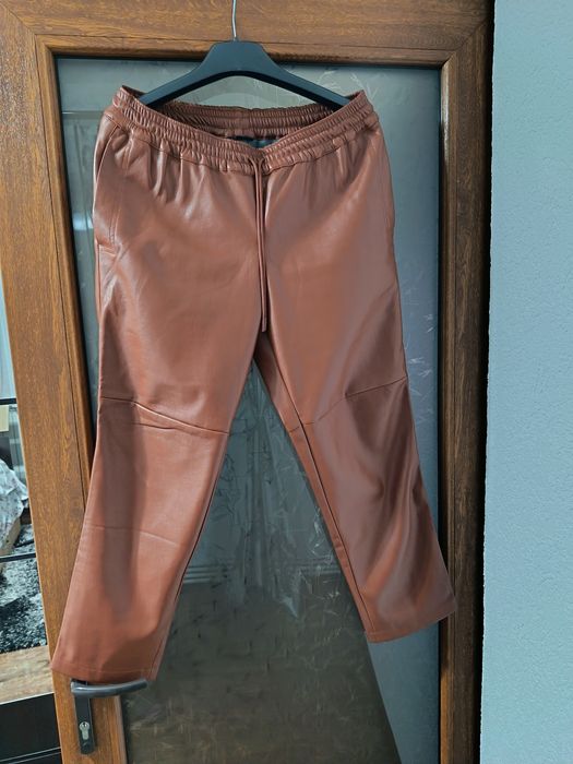 Pantaloni imitație de piele mărimea 40
