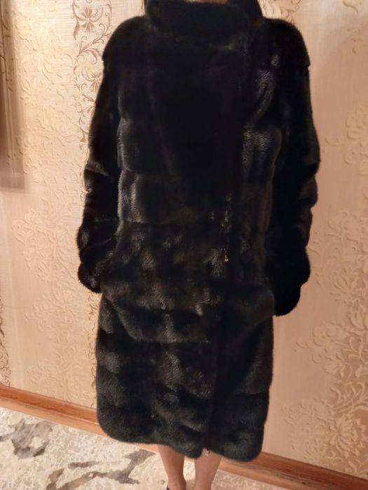 Продам шубу новую