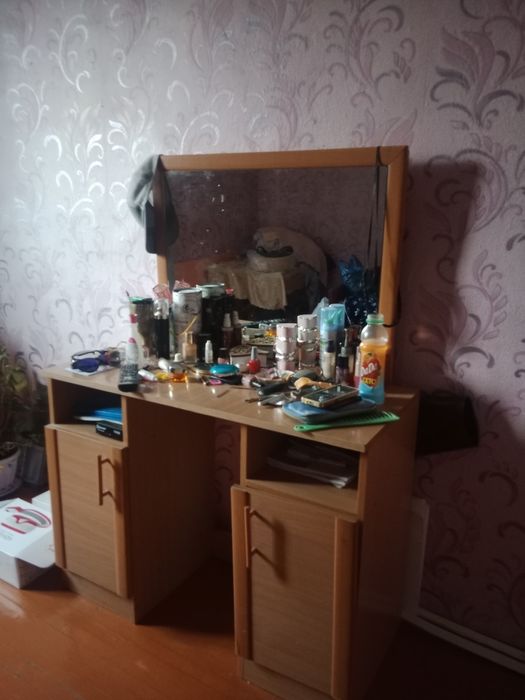 Продам зеркола тумбу и тумба под телевизор