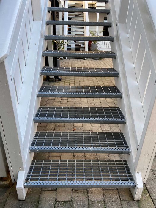 Trepte metalice zincate 1000×240 mm – 30×30mm, zincare la cald