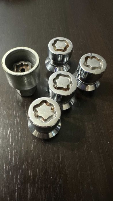 Оригинални секретни болтове за джанти Mazda