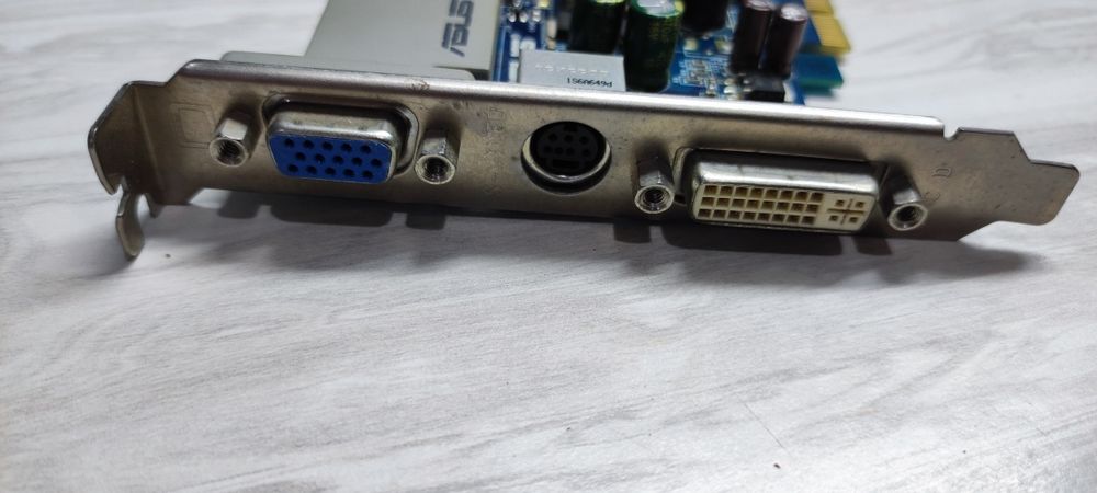 Продам видеокарту ASUS EN7300LE, 256 мб