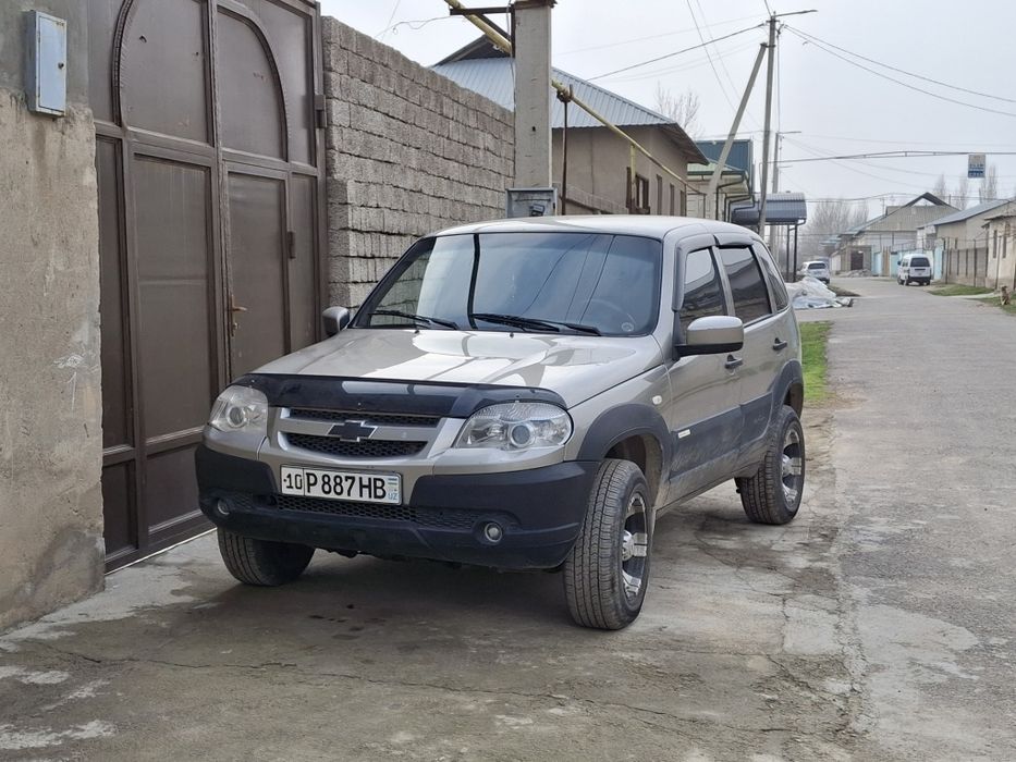 Chevryolet niva sotiladi