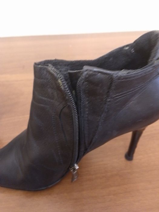 Продаю натуральная кожа полусапожек поралон р 37.