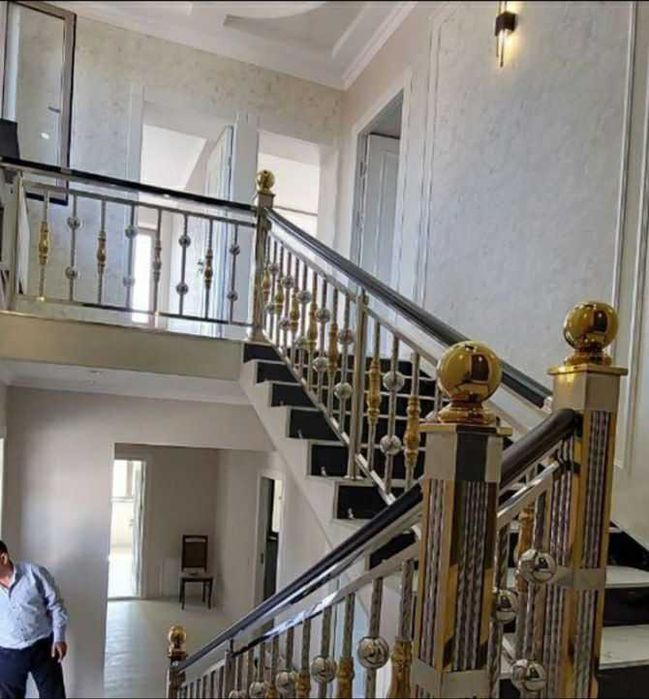 Перила из нержавейки и стекла. Доставка и монтаж бесплатно!