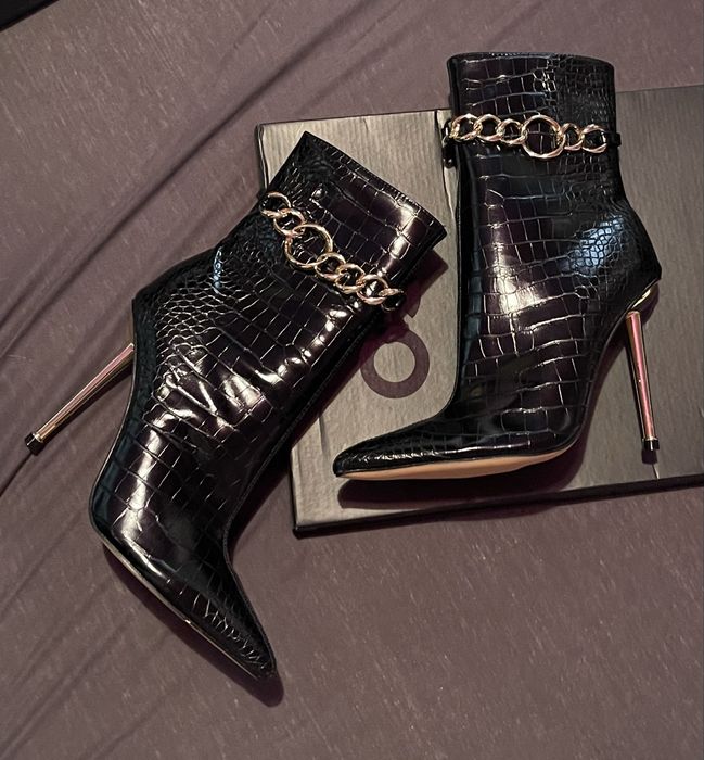 Елегантни дамски боти