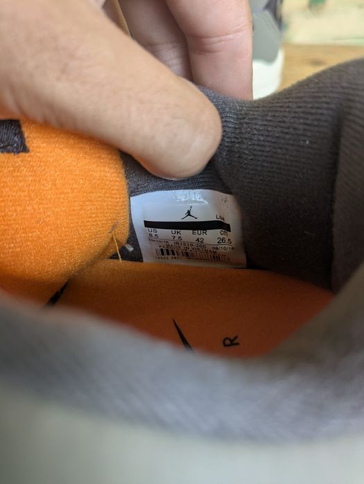 Nike Jordan 4 Undefeated (marimi 41)