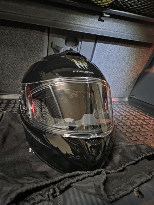 Черна каска MT targo