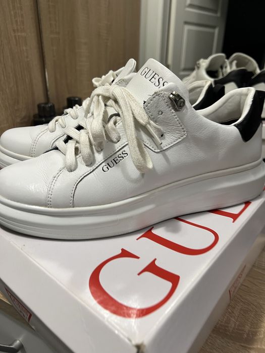 Кожени обувки Guess