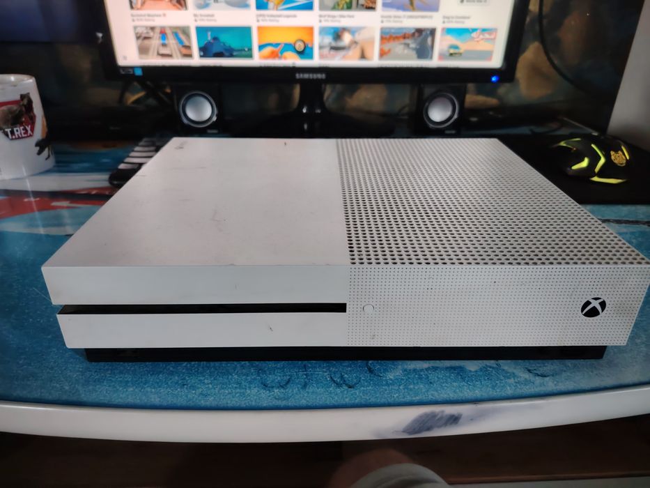Vând Xbox one S 1Tb