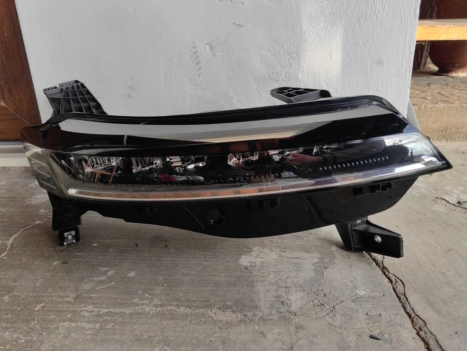 Фар Renault Megane E-Tech LED десен / Фар Рено Меган Оригинален