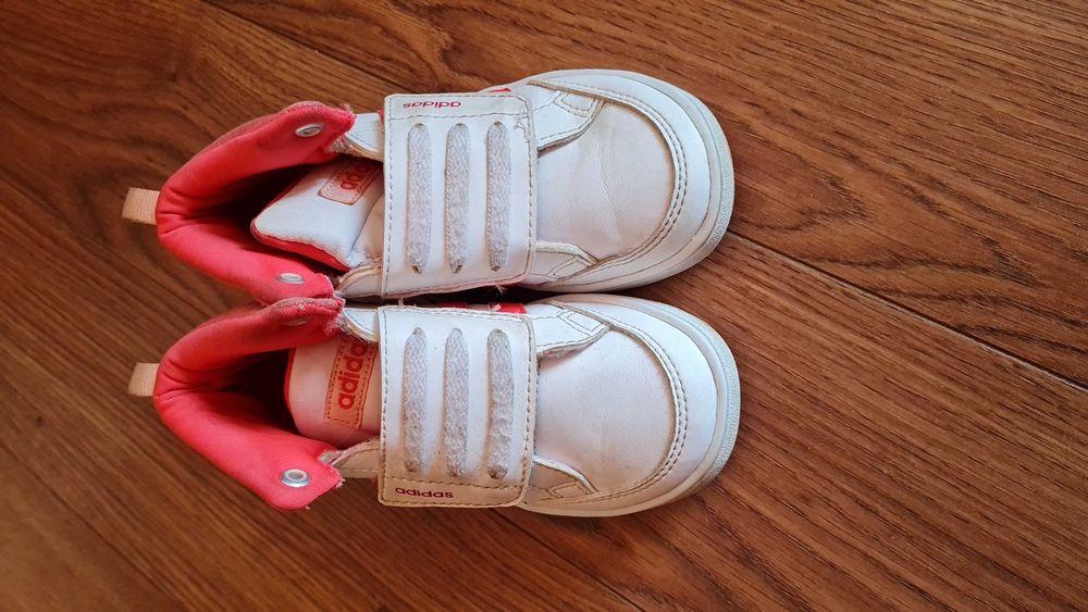 Ghete Adidas piele fete marime 25 in stare buna, putin purtati