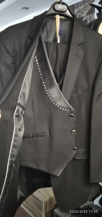 Продам костюм тройка