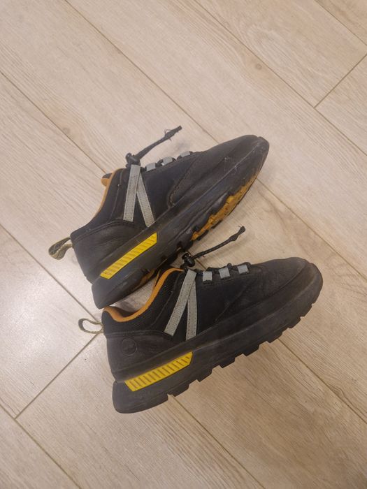 Продаю детские кроссовки Timberland
