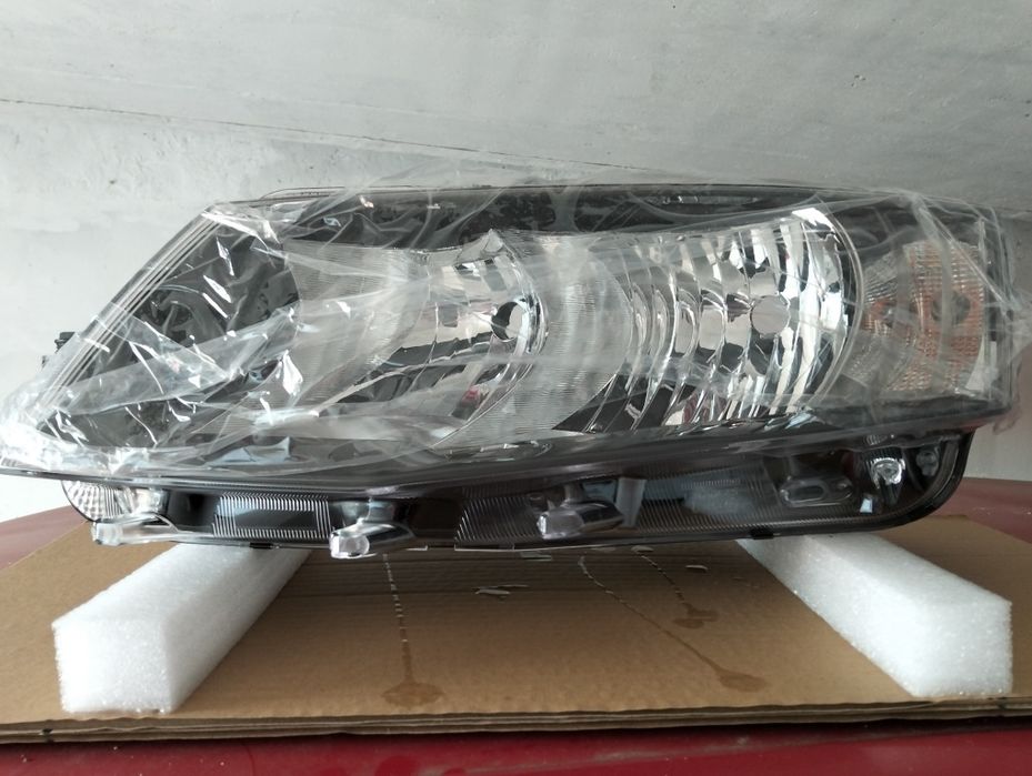 Фара левая на Skoda Octavia A7