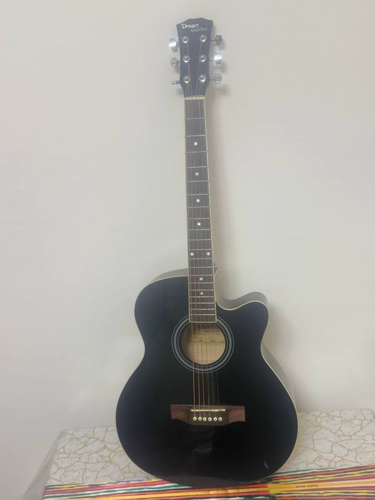 Srochni sotiladi gitara