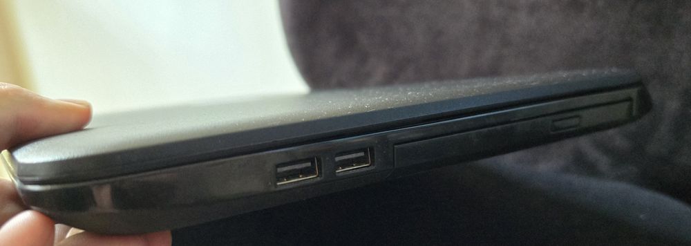 Запазен! Лаптоп HP 250 G3 4gb ram  1tb HDD с лицензиран Windows 10 без