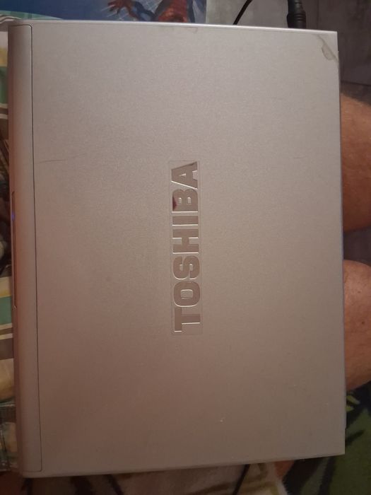 Продавам  лаптоп