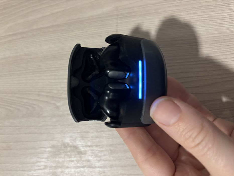 Bluetooth құлаққап, кейсімен бірге