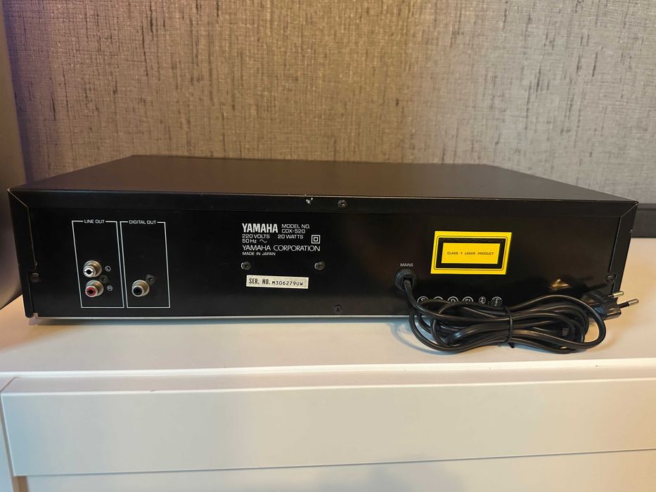CD Player Yamaha CDX-520 Natural Sound Compact Disc Player
