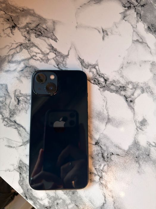 Продавам iphone 13