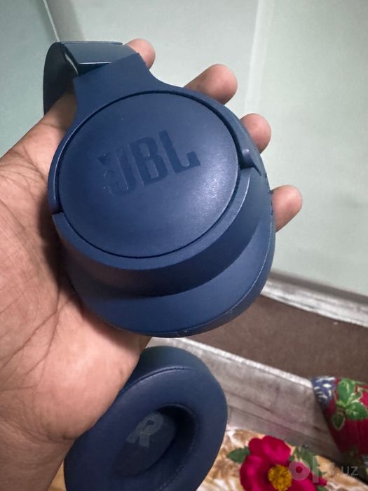 JBL 770NC headphone