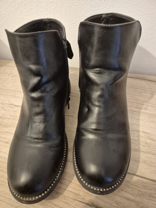 Ghete negre cu fundită