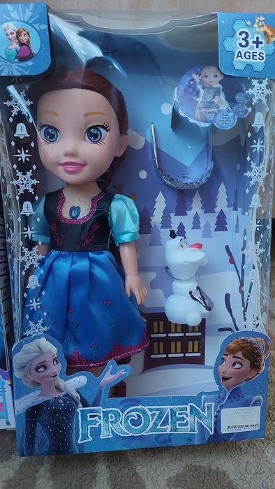 Продам набор с куклой.