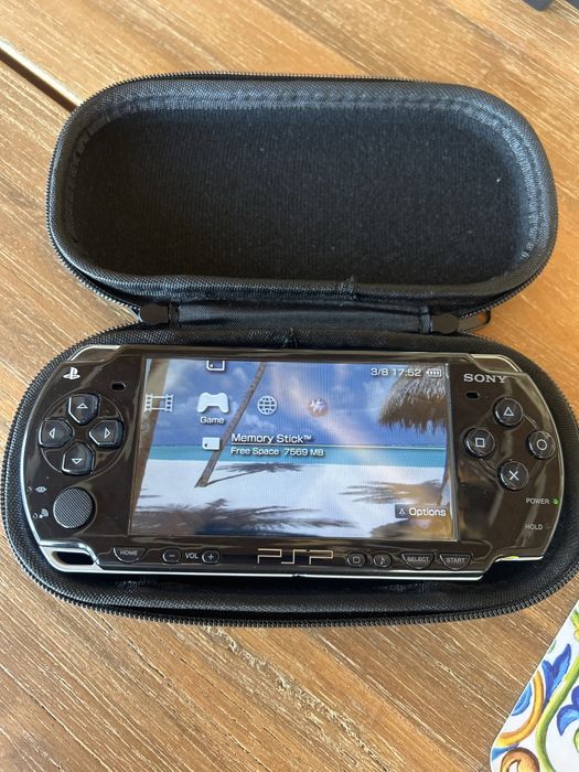 Sony PSP 2000 (Playstation portable) + 8 игри