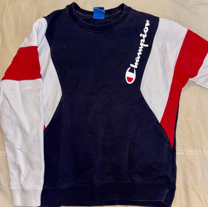 Продавам блузи и суичери