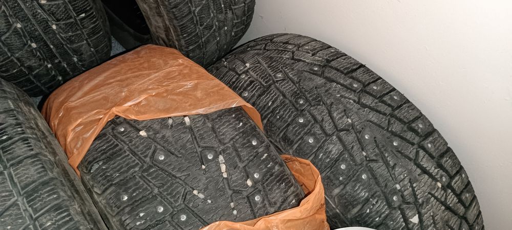 Продам шины зимние шипованные