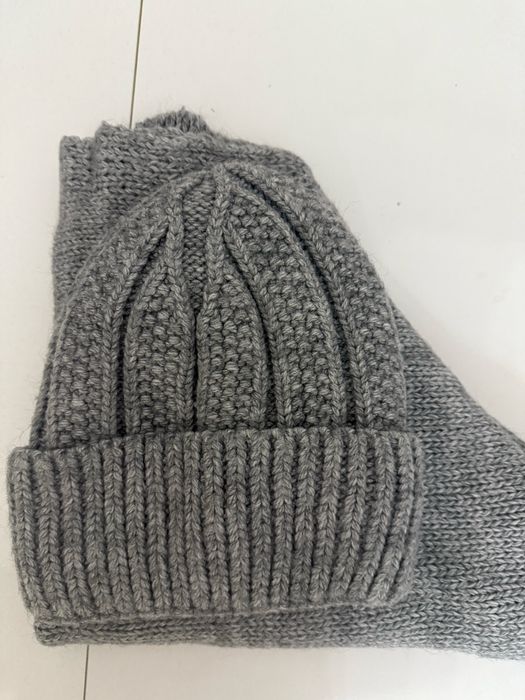 Продается новые зимние шапки с шарфами