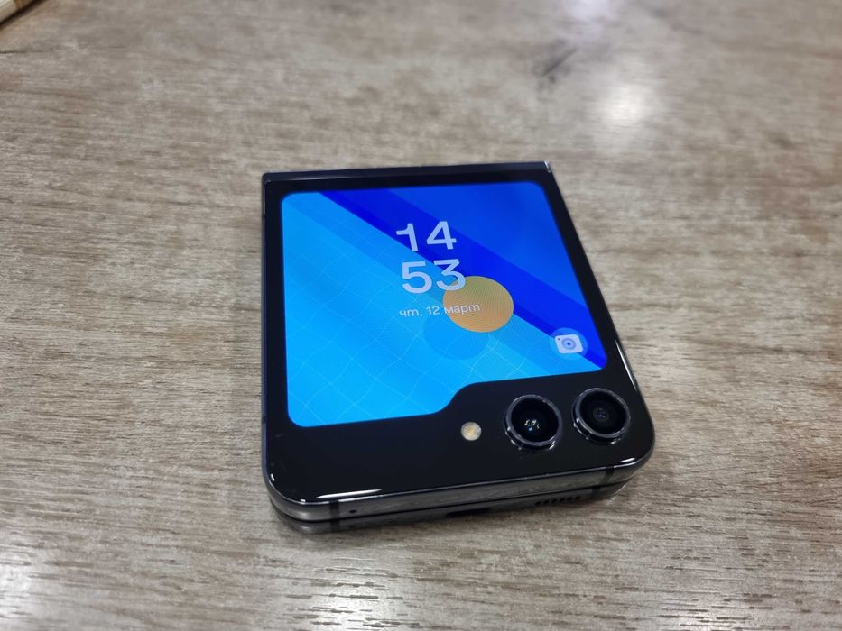 Samsung Galaxy Z Flip5 5G 256GB 8GB RAM