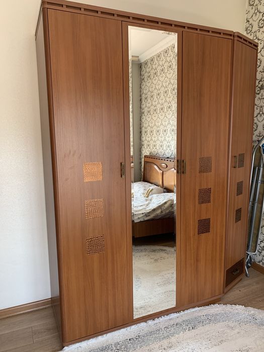 Продается комод, шкаф и кровать с тумбой