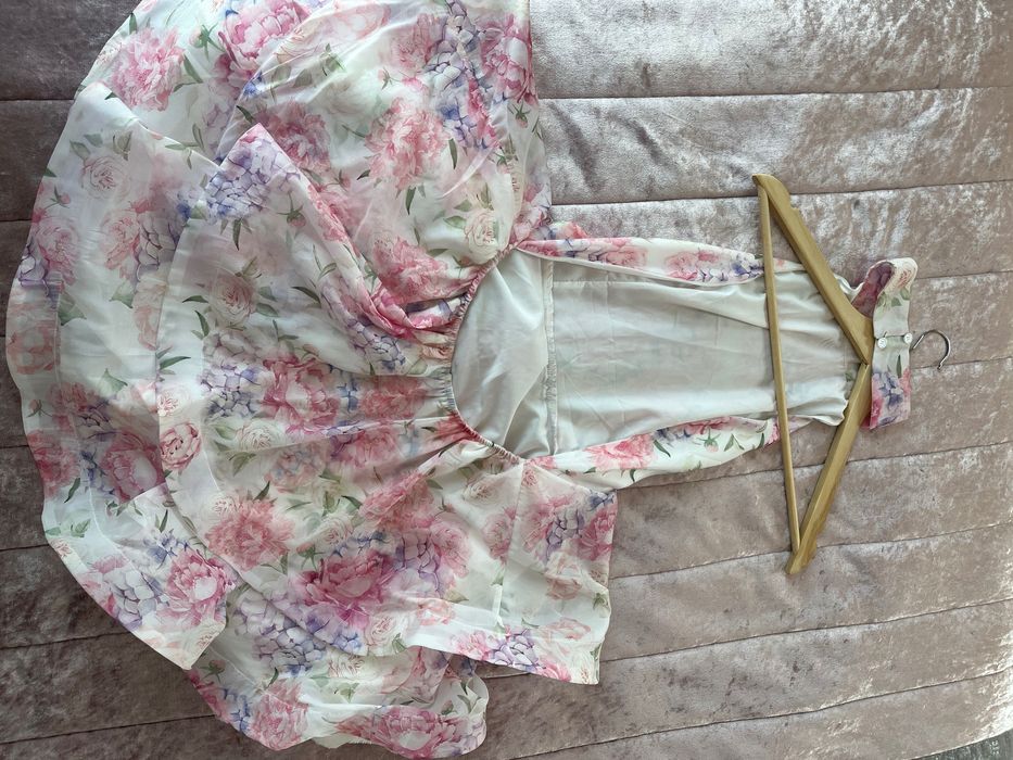 Модерна ефирна рокля с флорален принт