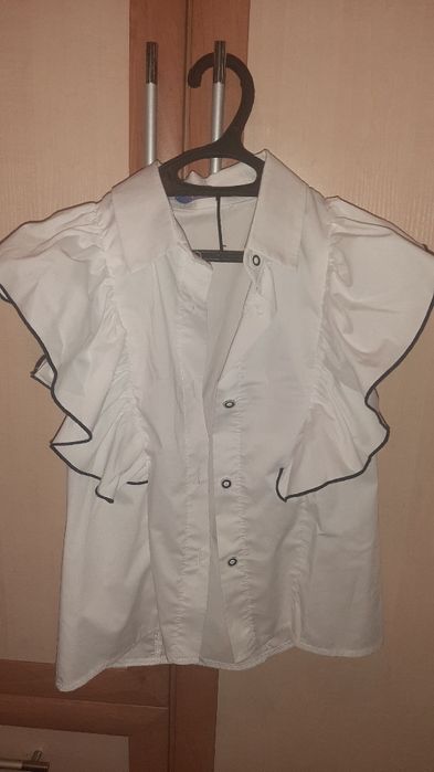 Школьная форма блузки и жилетки