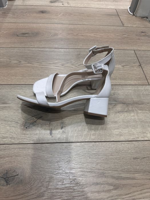 Босоножки Mango белые