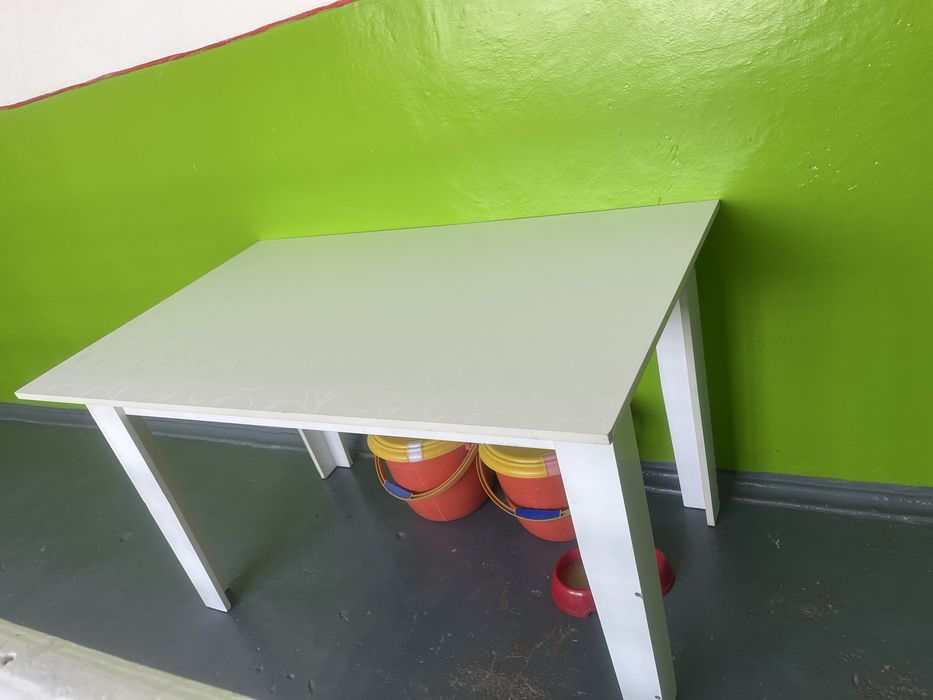 Продам стол кухонный