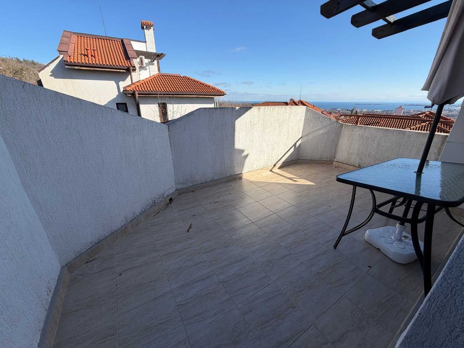 Обзаведен тристаен апартамент с гледка море в к-с „Bay View Villas“