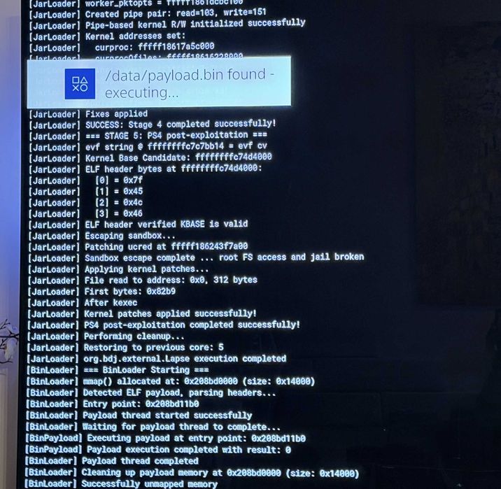 отличен PS 4 Pro, low firmware, 2 джойстика, подаръци FC 26+други игри