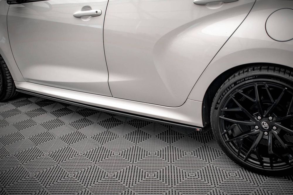 Pachet Prelungiri compatibil cu Toyota Yaris GR Sport Maxton Design