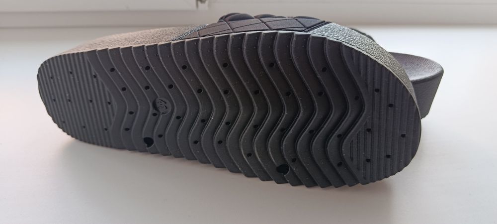 Продам летние тапочки