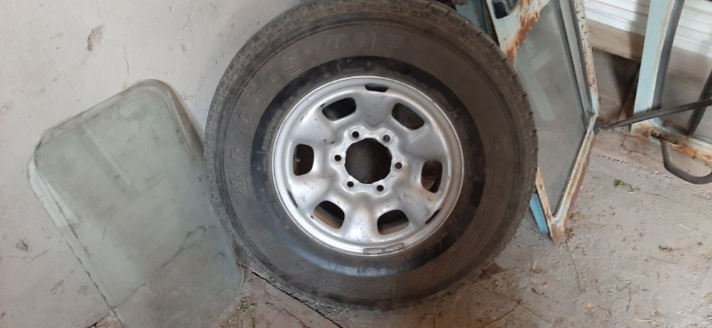 Хайлукстің R15 роднойы