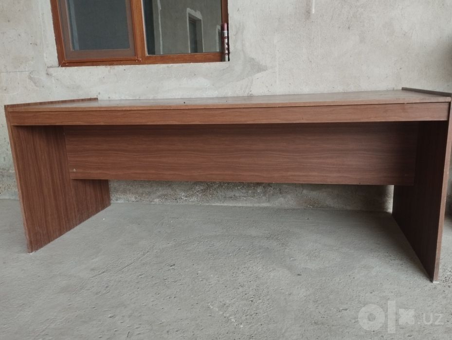 Продаётся красивый деревянный стол!