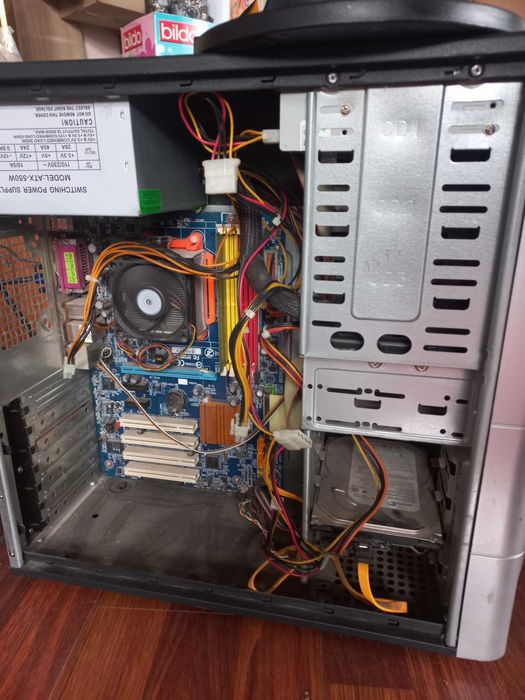 Компютри 2 броя.