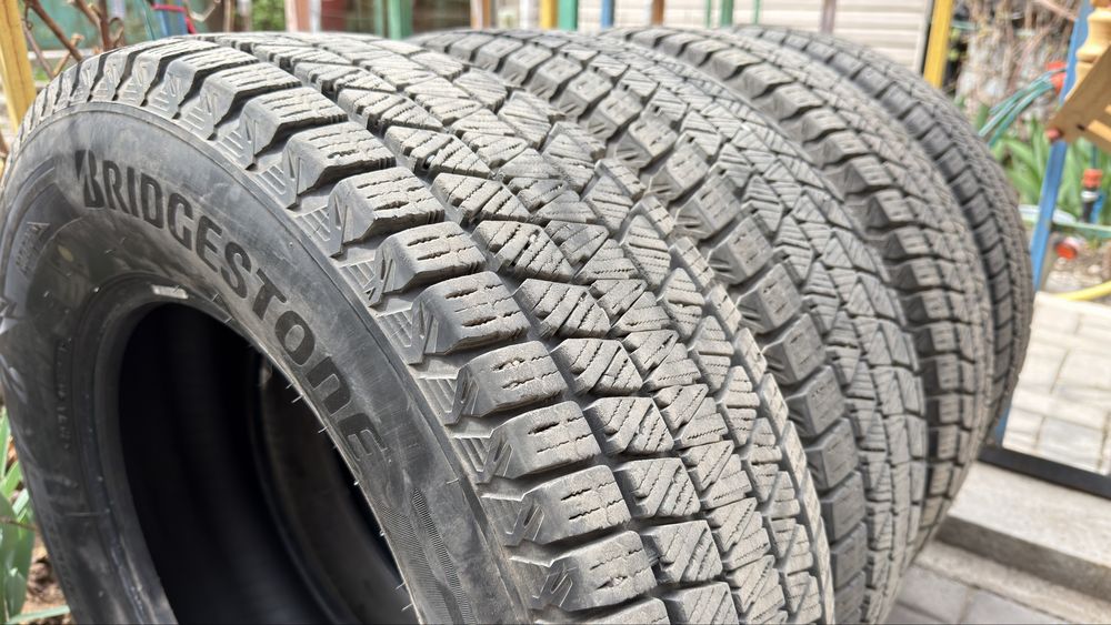 Зимние шины Bridgestone 225/70/16