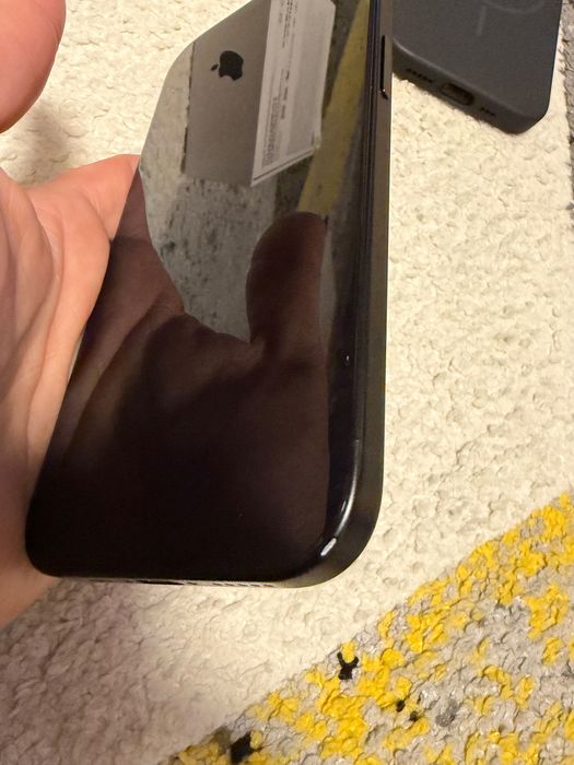 Iphone 15 128GB с три калъфа подарък