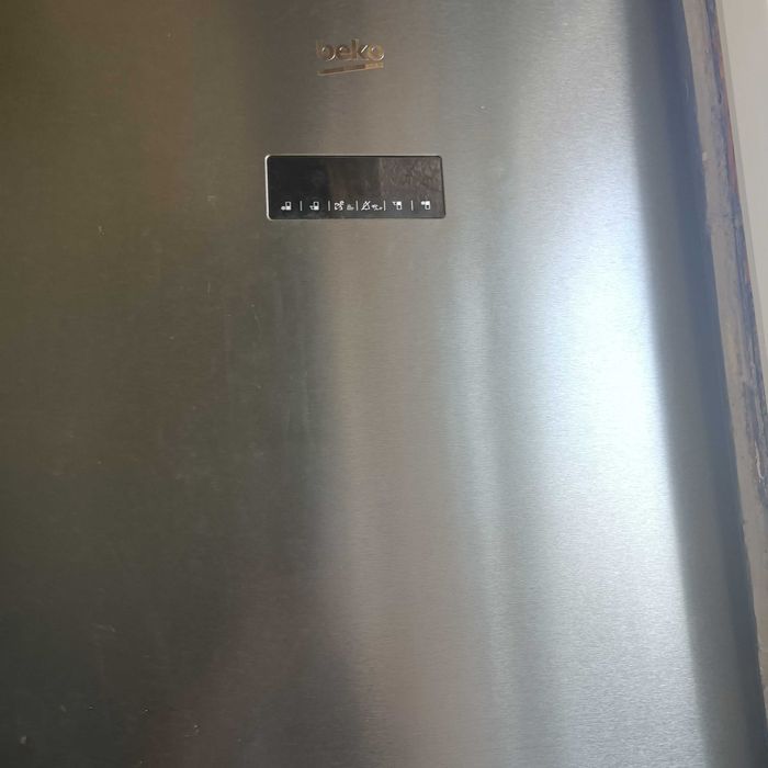 Хладилник Beko с долен фризер